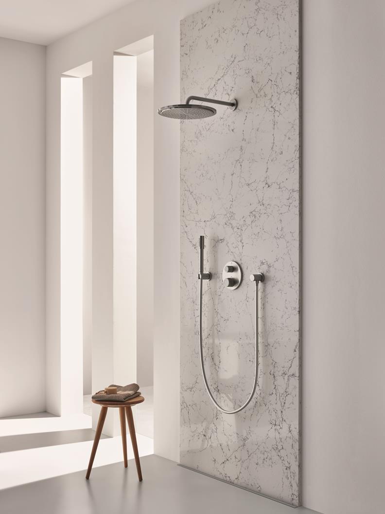 Shower with supersteel finish 